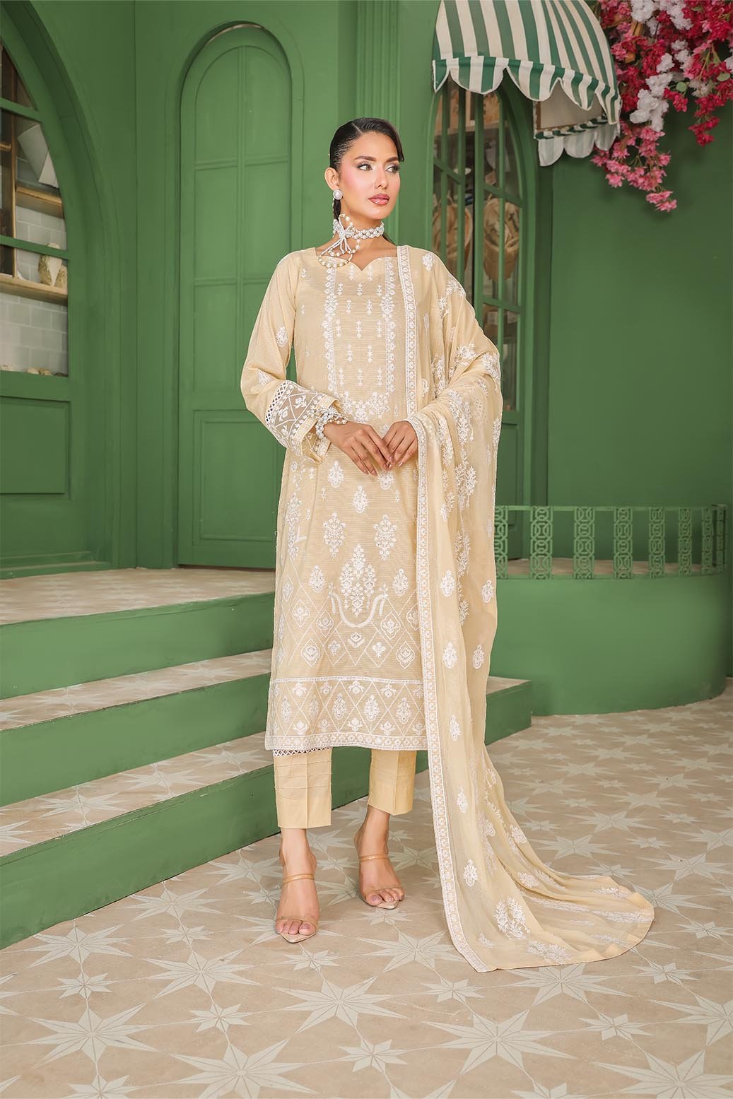 Vanilla Unstitched Dyed Embroidered Doriya Lawn With Exclusive Embroidered Bamber Chiffon Duppata